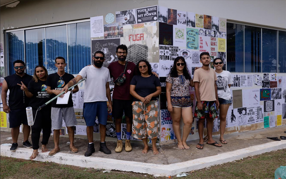 Artistas e produtores culturais fazem intervenção artística em Vilhena