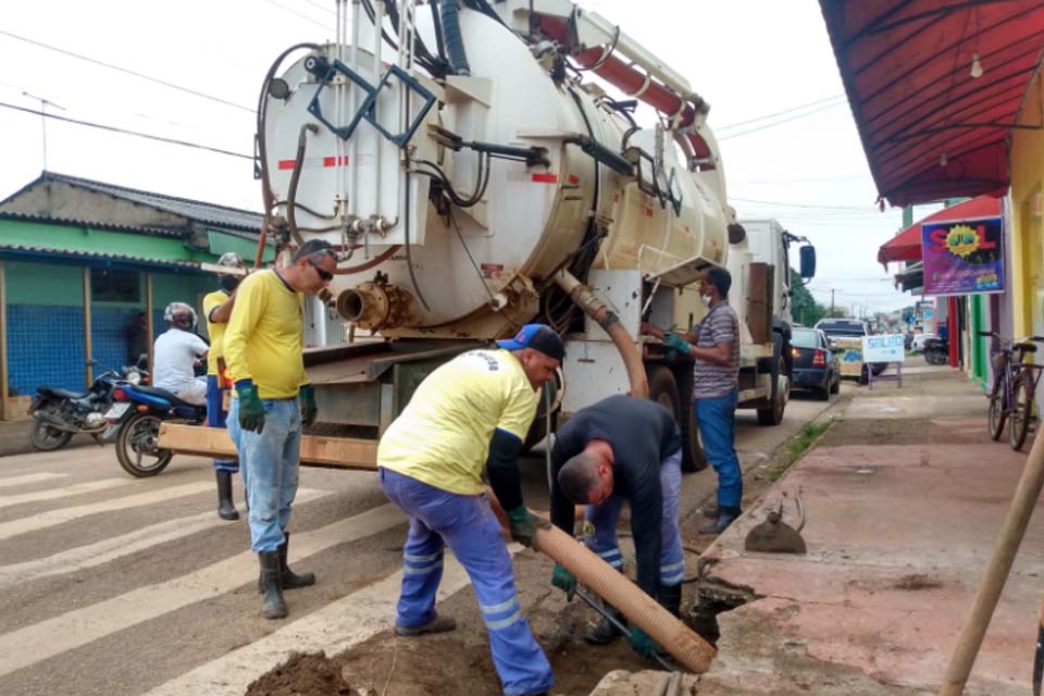 Prefeitura de Porto Velho segue com desobstrução de bueiros para evitar alagamentos