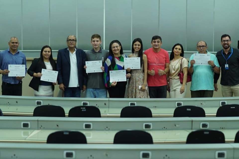 Solenidade emocionante marca final do curso de Assessoria Parlamentar