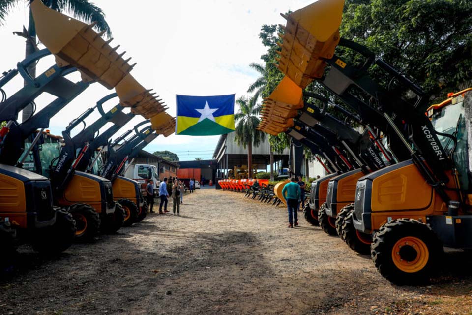 Governo de Rondônia entrega equipamentos agrícolas e de infraestrutura para diversas prefeituras