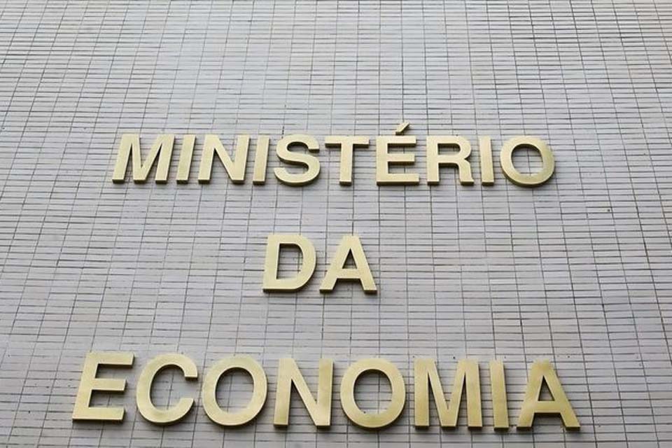 Governo bloqueia R$ 6,74 bilhões do Orçamento para cumprir teto