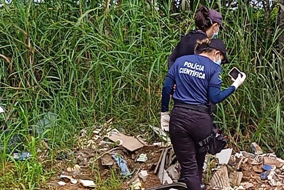 Corpo é encontrado carbonizado em matagal na Estrada da Penal