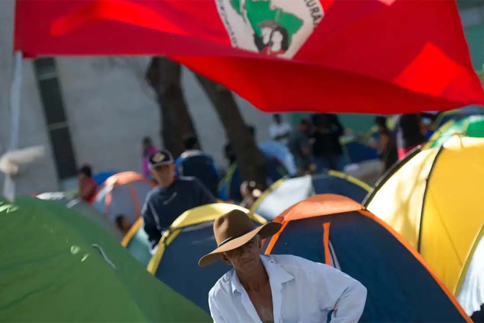 PE: trabalhadores sem-terra protestam contra assassinato de agricultor