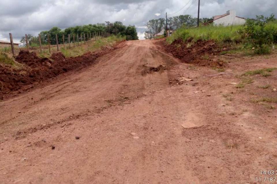 Ruas do Bairro Industrial, bueiros e pontes da linha 180 são recuperadas pela Semosp 