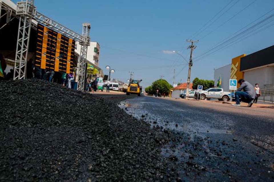 Projeto “Tchau Poeira” desenvolve serviços de infraestrutura com asfalto urbano para os municípios rondonienses