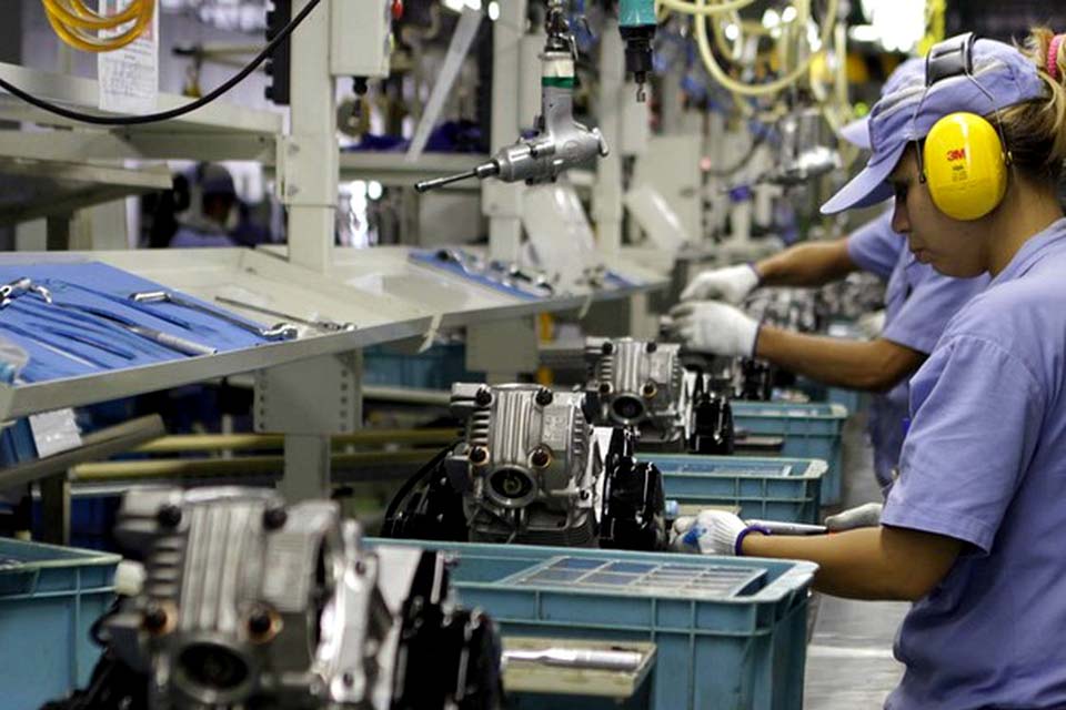 Indústria mantém ritmo lento de recuperação, diz pesquisa da CNI