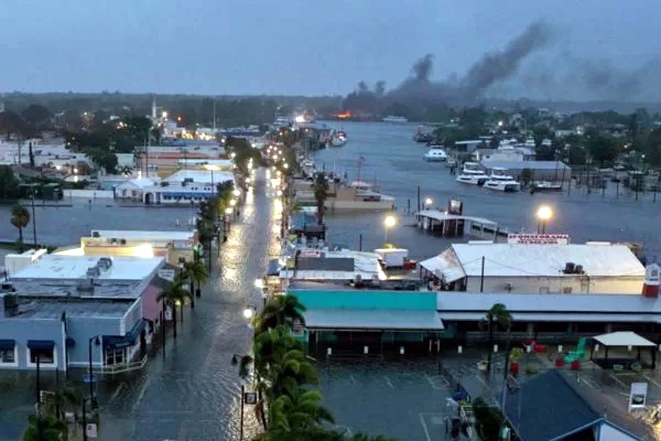 Passagem destruidora do furacão Idalia deixa mortos na Flórida