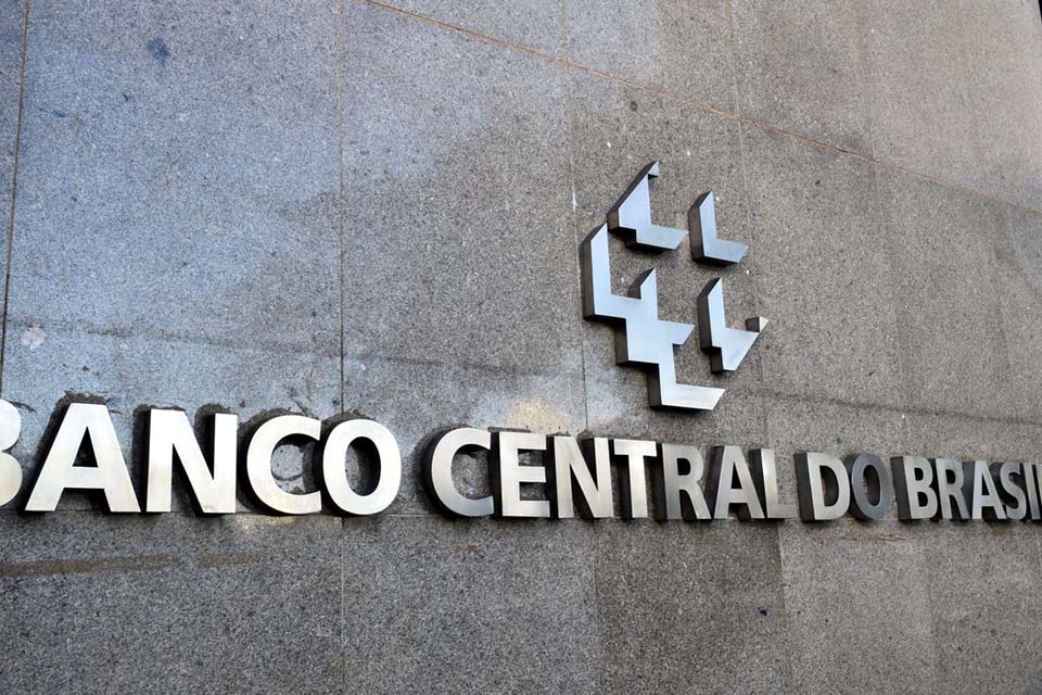 Contas públicas ficam positivas em R$ 4,3 bi em março, diz Banco Central