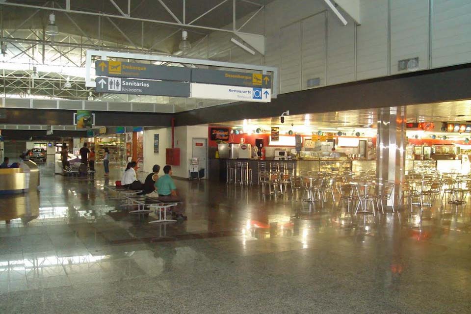 Deviam fechar nosso aeroporto