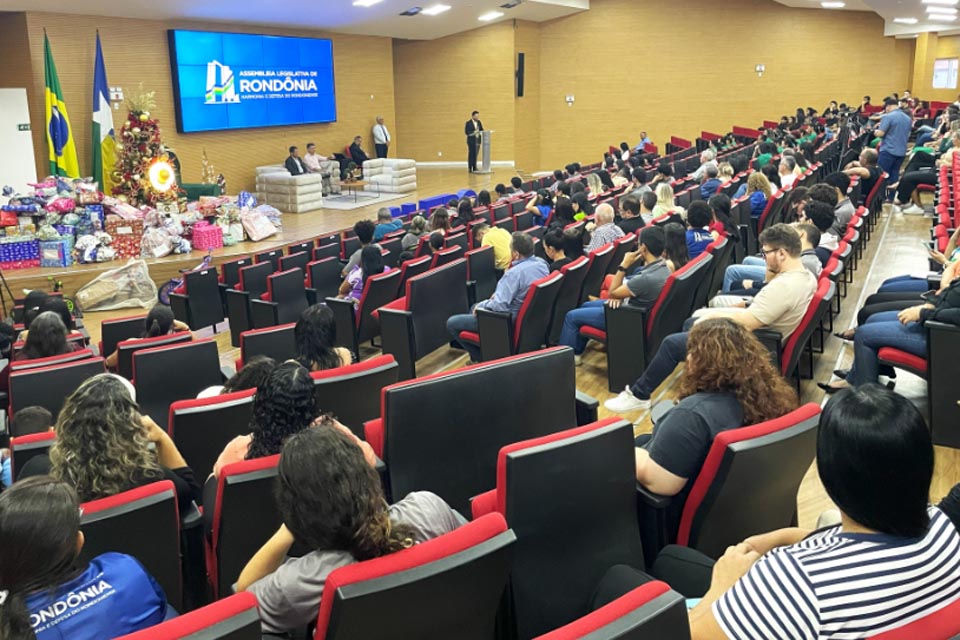 Cartinhas do “Papai Noel dos Correios” são adotadas por servidores da Assembleia Legislativa