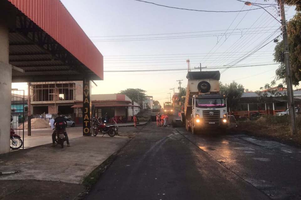 Projeto “Tchau Poeira” garante revitalização asfáltica de ruas e avenidas, com investimento superior a R$ 23 milhões