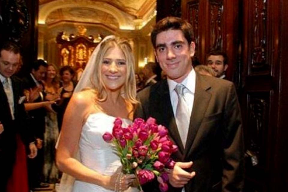 Dani Calabresa doa vestido de noiva do casamento com Marcelo Adnet