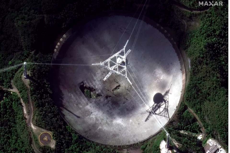 Radiotelescópio de Arecibo desaba após meses de deterioração