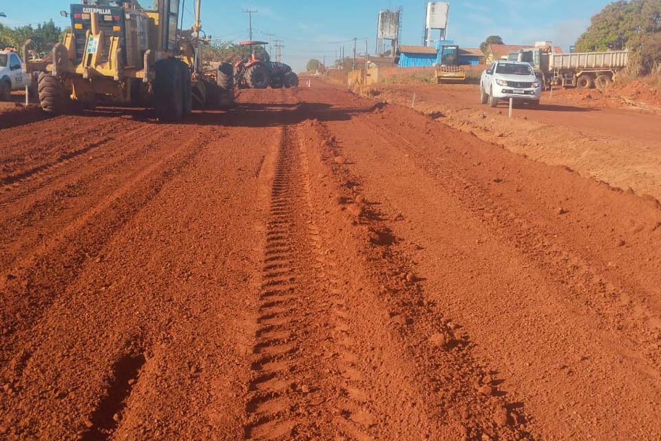 Obra de terraplanagem é executada na área urbana do município de Alto Alegre dos Parecis