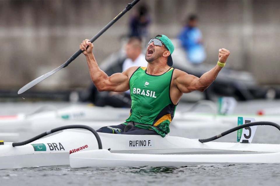 Fernando Rufino conquista ouro na canoagem na Paralimpíada