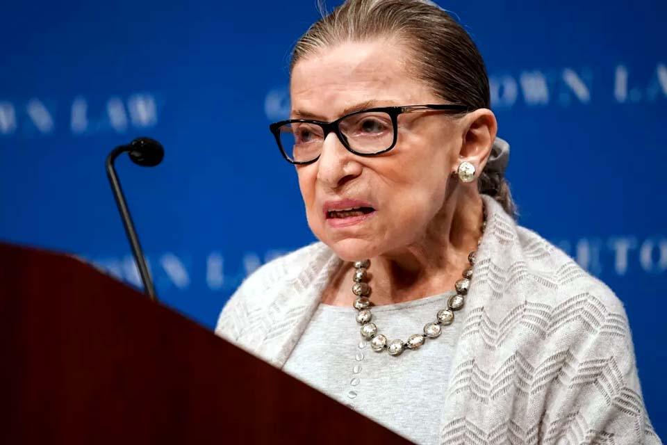 Ruth Bader Ginsburg, a juíza mais antiga da Suprema Corte dos EUA, morre aos 87 anos