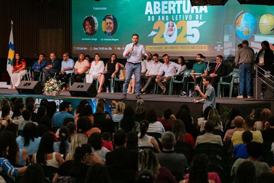 Abertura do Ano Letivo em Ji-Paraná reúne cerca de mil servidores da educação municipal