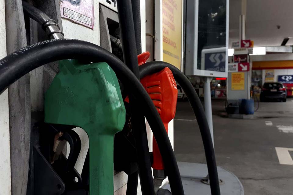 Preço da gasolina chega a R$ 7,27 e é o mais alto registrado pela ANP