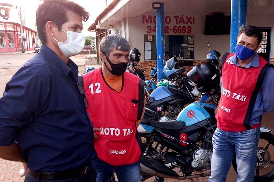 Claudinho da Cascalheira se reúne com taxistas e mototaxistas de Rolim de Moura