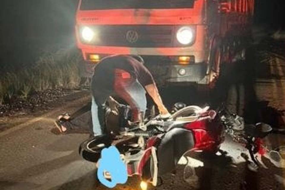 Motociclista morre em colisão frontal com caminhão boiadeiro na RO-383