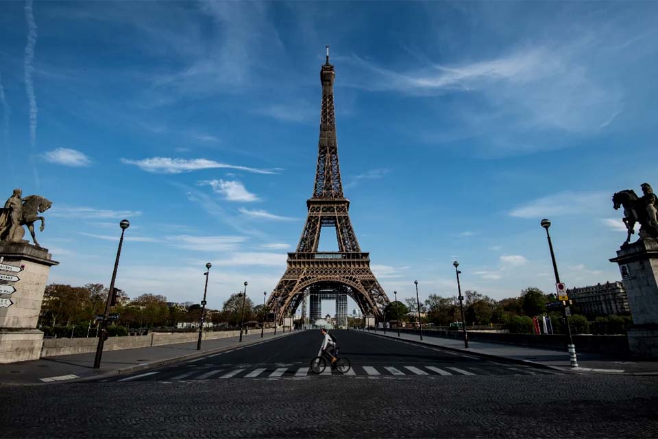 França chega a 2 mi de casos e Itália bate recorde em óbitos por Covid-19