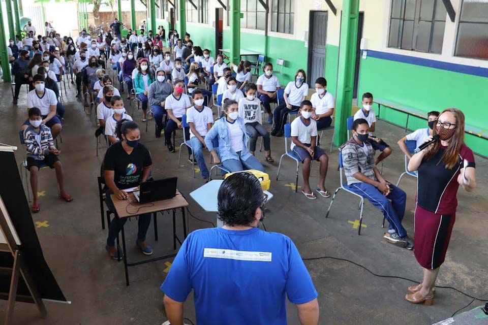 Oficina de fotografia leva cultura e conhecimento para alunos de escola pública de Vilhena