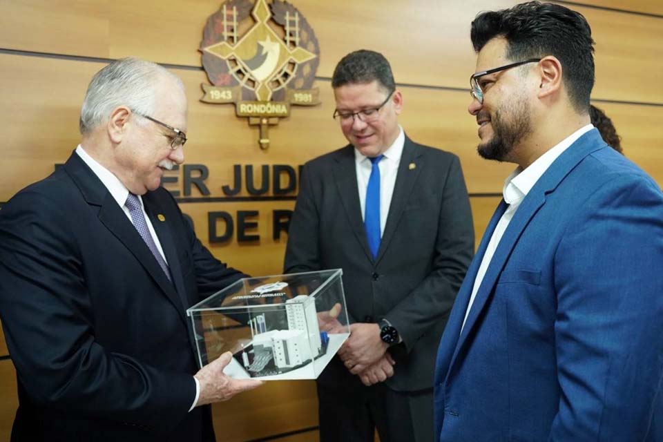 Presidente da Assembleia Marcelo Cruz prestigia visita do ministro Edson Fachin a Rondônia