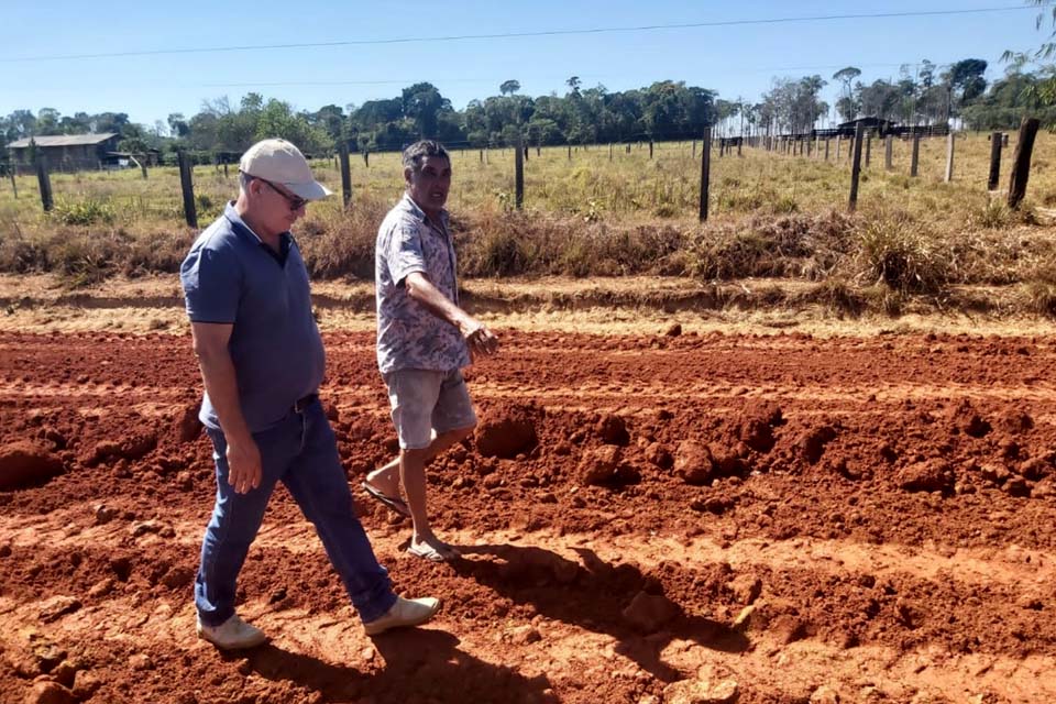 Associação Aeroporto é atendida com cascalhamento e patrolamento pela Semosp