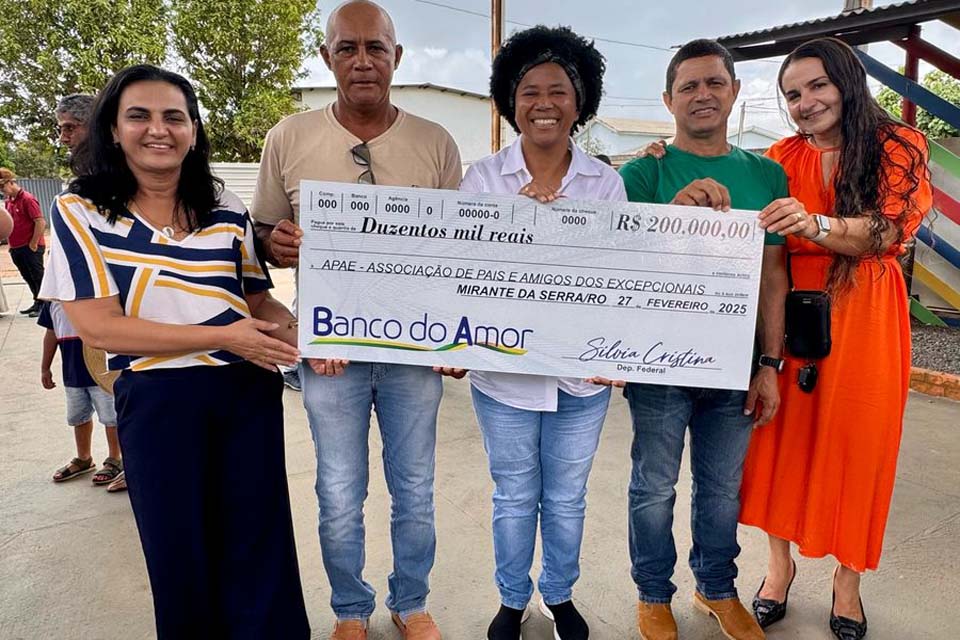 Deputada Sílvia Cristina faz a entrega de R$ 200 mil para a Apae de Mirante da Serra