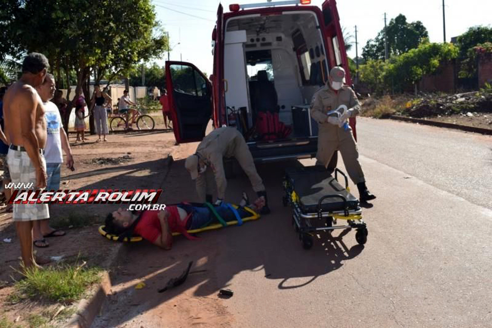 Motociclista é socorrido após colisão com carro em Rolim de Moura