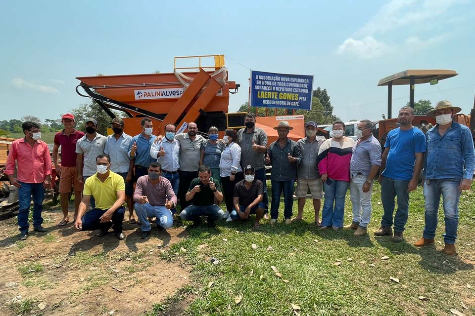 Deputado Laerte Gomes entrega equipamento agrícola para Associação Nova Esperança em Nova Brasilândia do Oeste