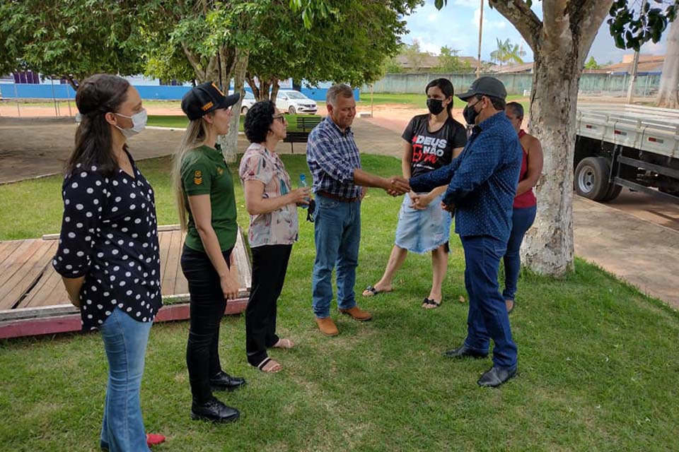 Deputado Federal Lúcio Mosquini realiza entrega caminhão 3/4 para o município de Rio Crespo