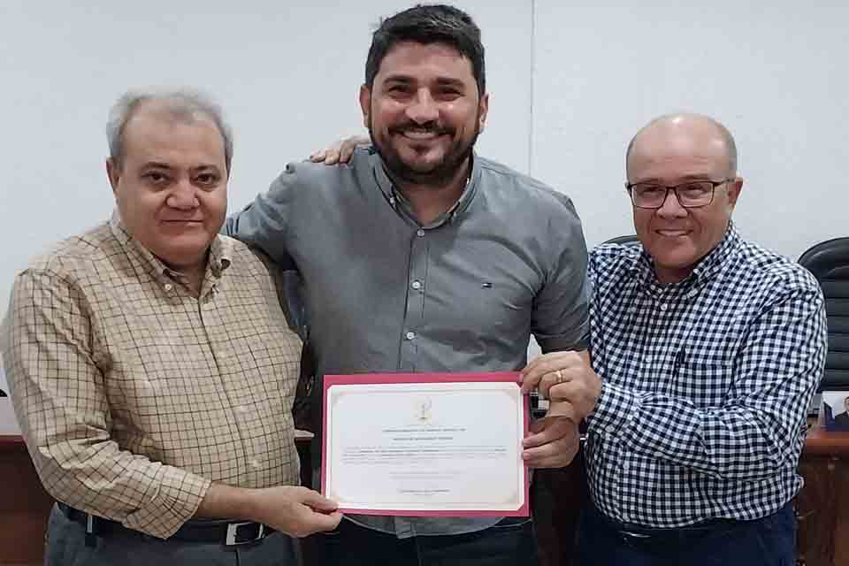 Deputado estadual Jean Mendonça parabeniza homenagem à empresa Ciclo Cairu pelo seu 38º aniversário