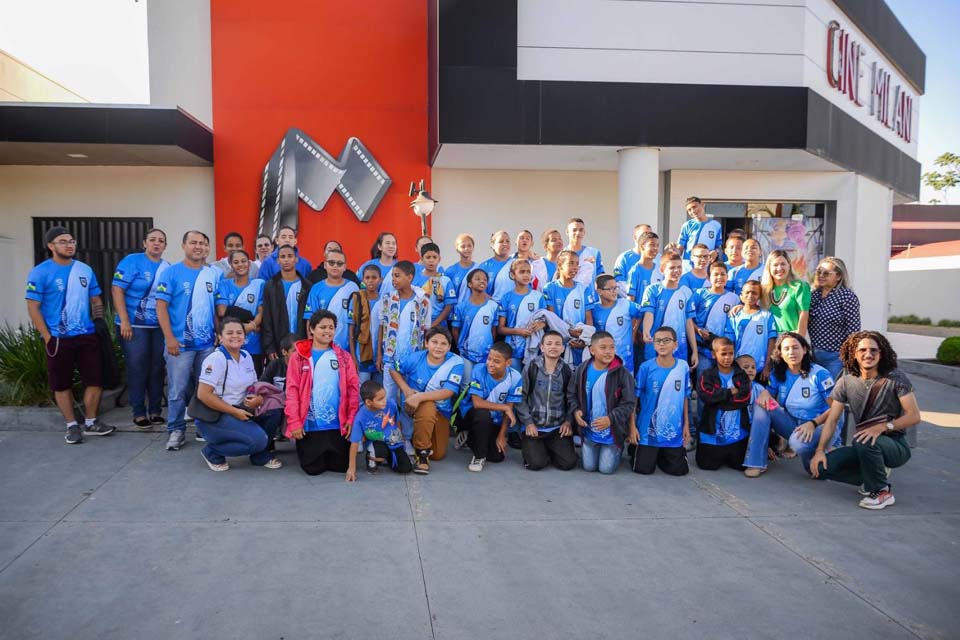 Cras Roda Moinho acompanha alunos da Polícia Mirim em Dia de Cinema