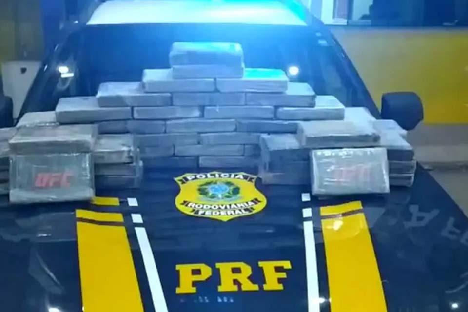 PRF prende casal com 54 Kg de cocaína em veículo utilitário 