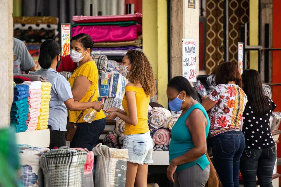 Confiança do comércio tem queda de 2,7 pontos em dezembro, diz FGV