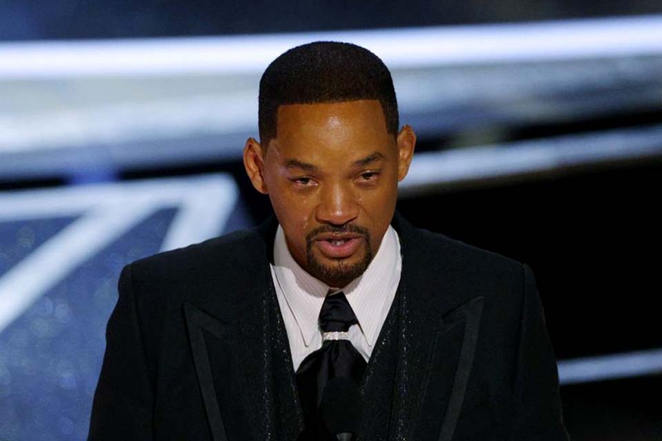 Will Smith renuncia à Academia de Hollywood por tapa em Chris Rock, diz Variety