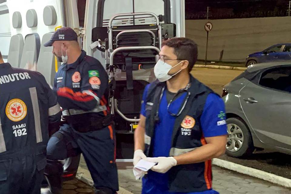 Motorista de caminhonete foge depois de atropelar motociclista