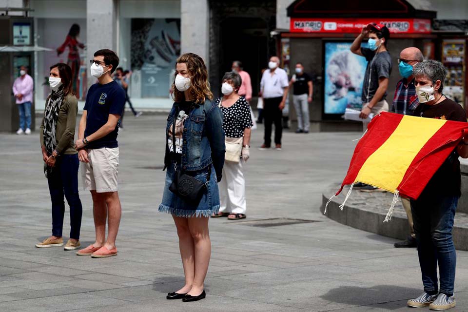 Espanha enfrenta ressurgimento de covid-19