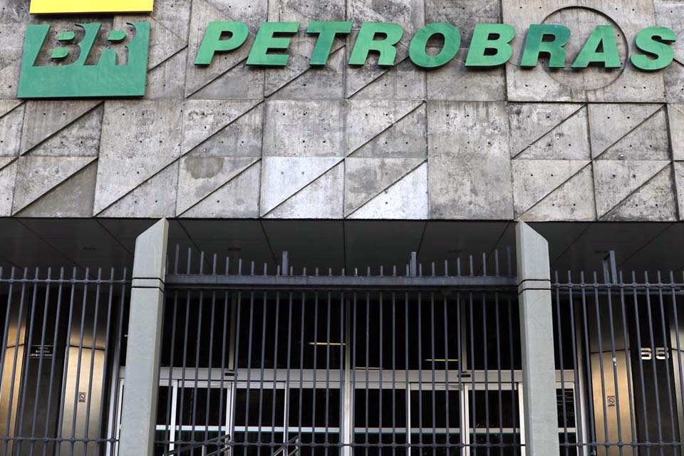 Petrobras eleva em 11,4% preço médio da querosene de aviação