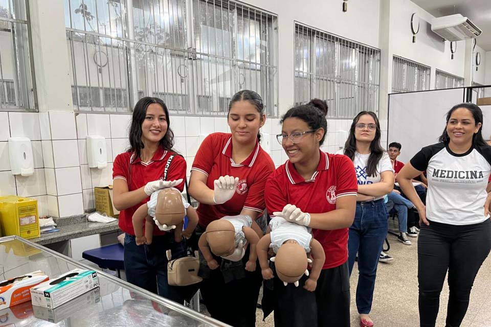 Estudantes de escolas públicas de Porto Velho visitam Universidade Federal de Rondônia