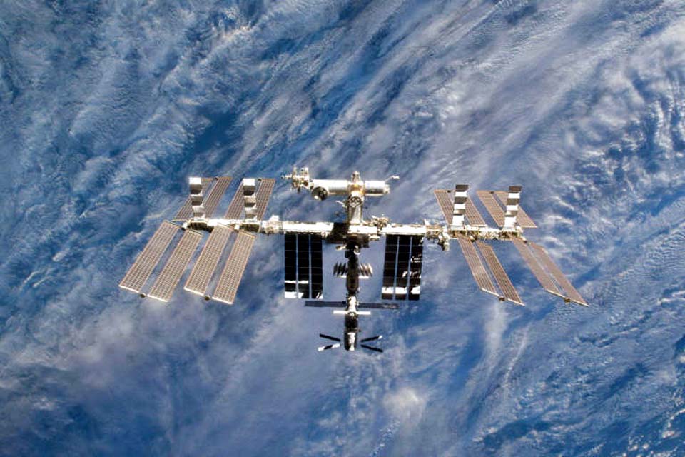 NASA adia caminhada espacial da ISS por causa de 'detritos'