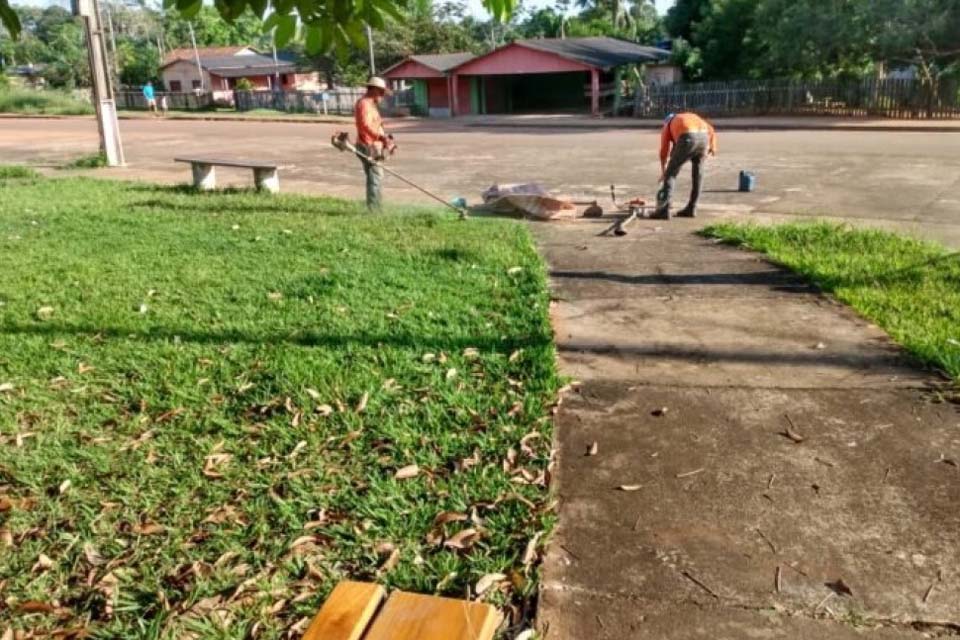 Prefeitura realiza limpeza no Distrito Nuar Nova Esperança e na Comunidade da Linha São Paulo