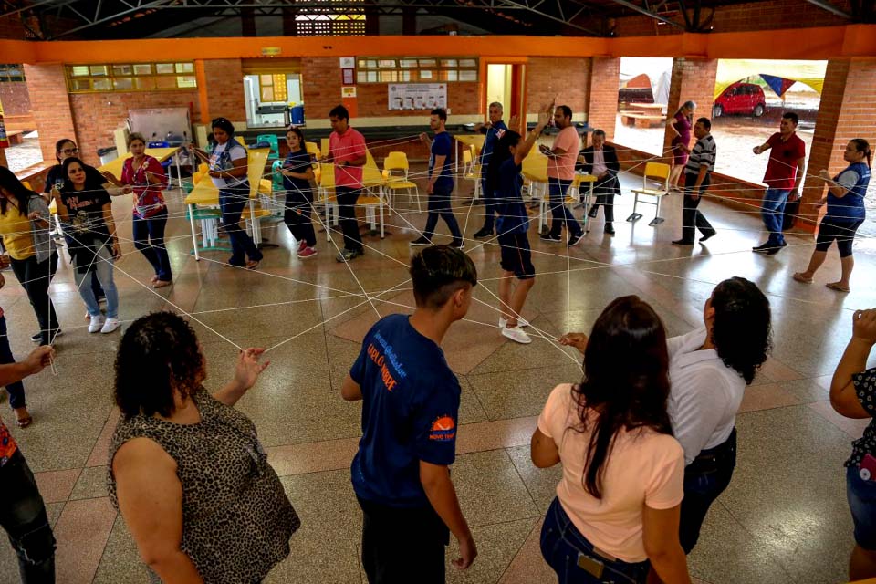 Treinados, servidores educacionais recebem 120 alunos no Programa Escola do Novo Tempo