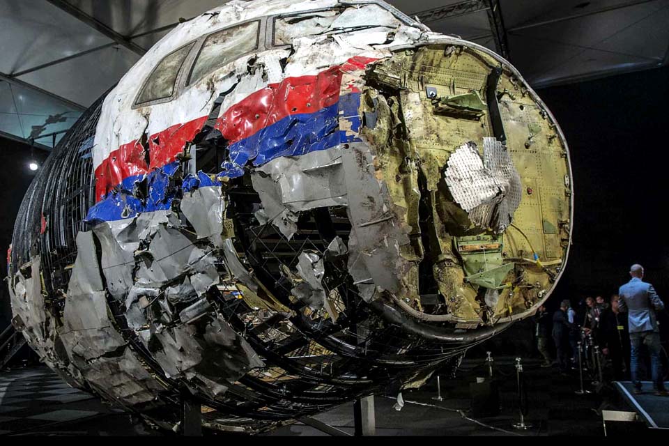 Russos e ucraniano são acusados por acidente aéreo na Malásia