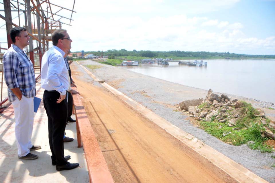 Prefeito Hildon Chaves vistoria obras de revitalização do Complexo da Estrada de Ferro Madeira-Mamoré