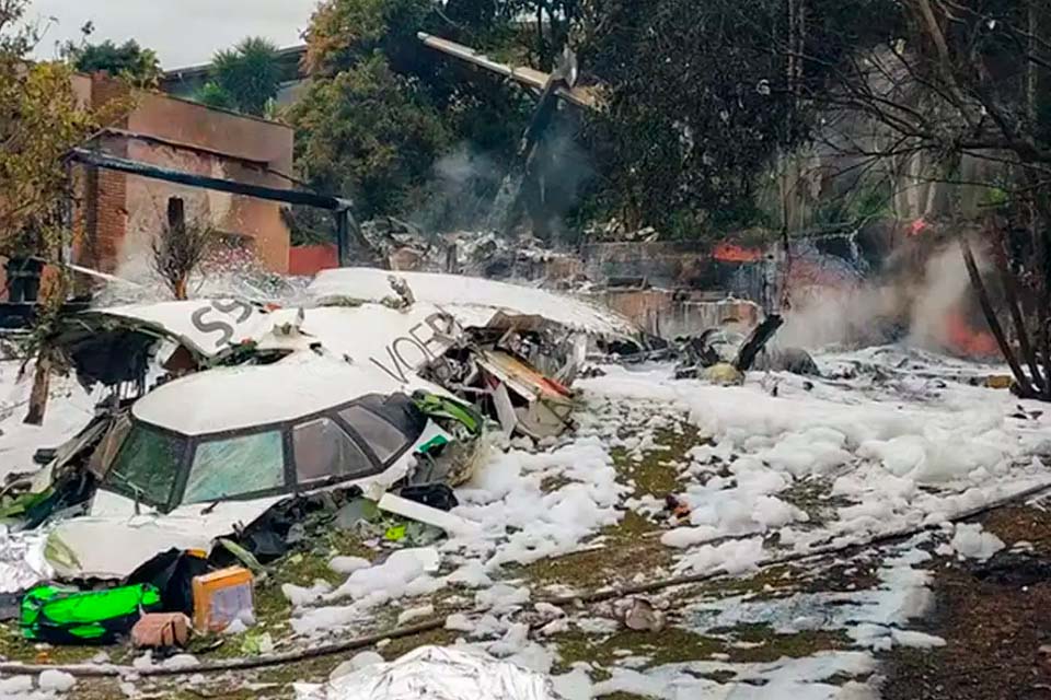 Destroços de avião já estão na sede da Voepass, em Ribeirão Preto