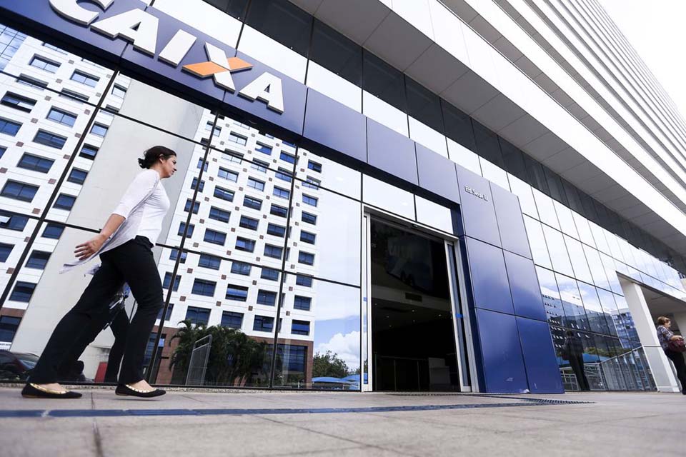 Caixa paga auxílio emergencial para beneficiários do Bolsa Família