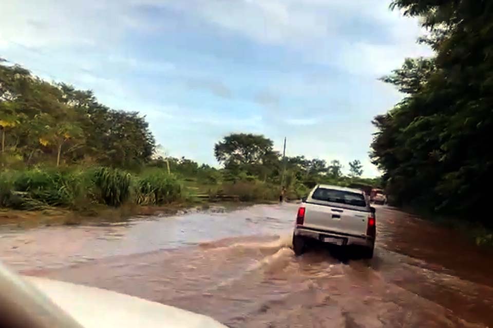 Chuvas intensas em Rondônia: Rio Jamari transborda em Alto Paraíso e PRF alerta motoristas sobre paralisação