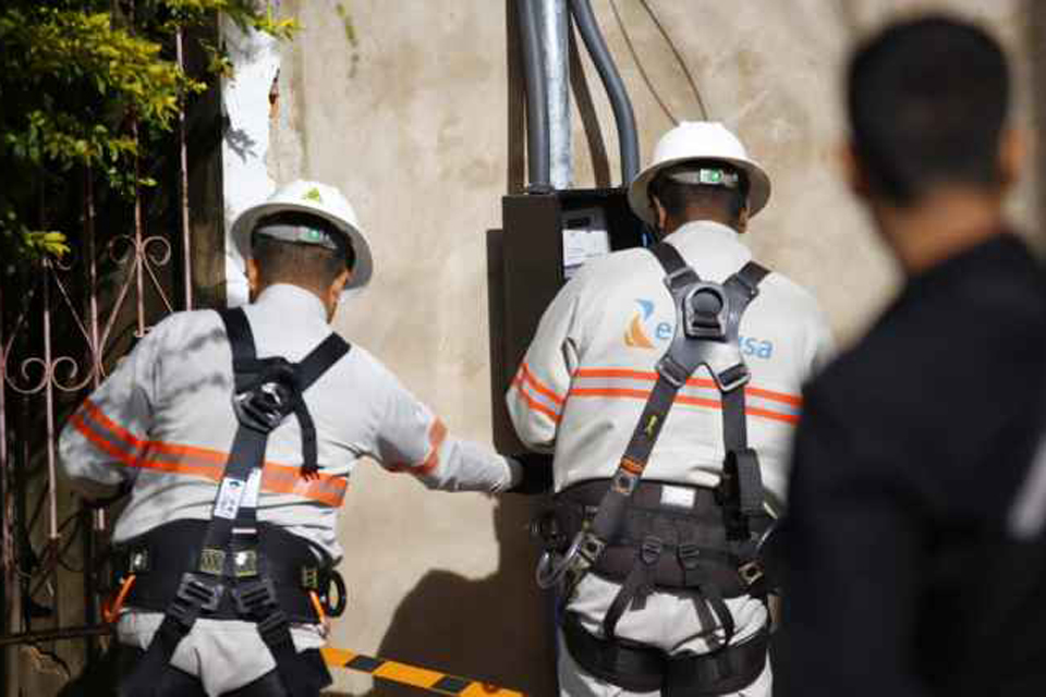 MP obtém liminar para que Energisa regularize prestação de serviço em bairro